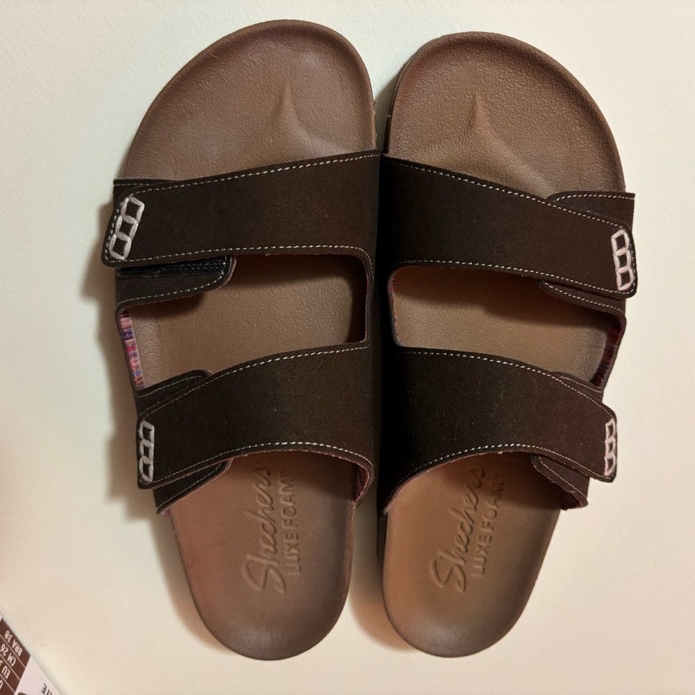 Skechers Brown Granola Sandals. Women’s size 9, adjustable straps.